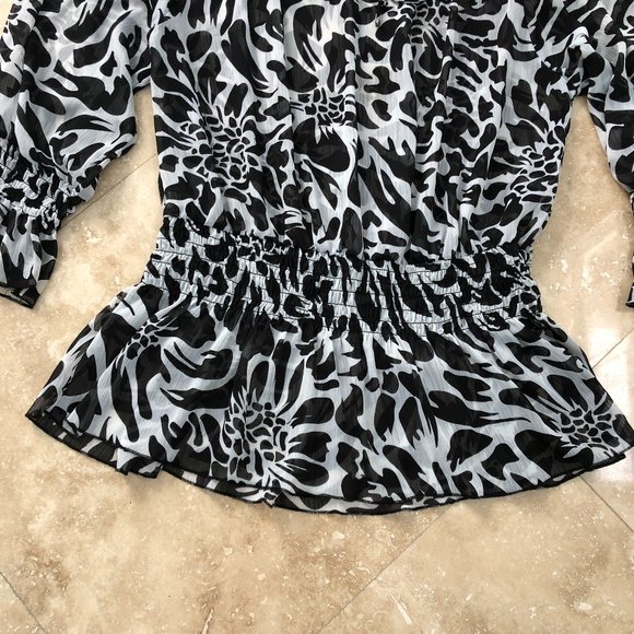 Off the Shoulder Black and White Women's Blouse Priced Too Low For A Discount - Picture 2 of 9